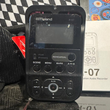 Roland R-07-BK Handheld High-Resolution Audio Recorder (Pre-Owned)